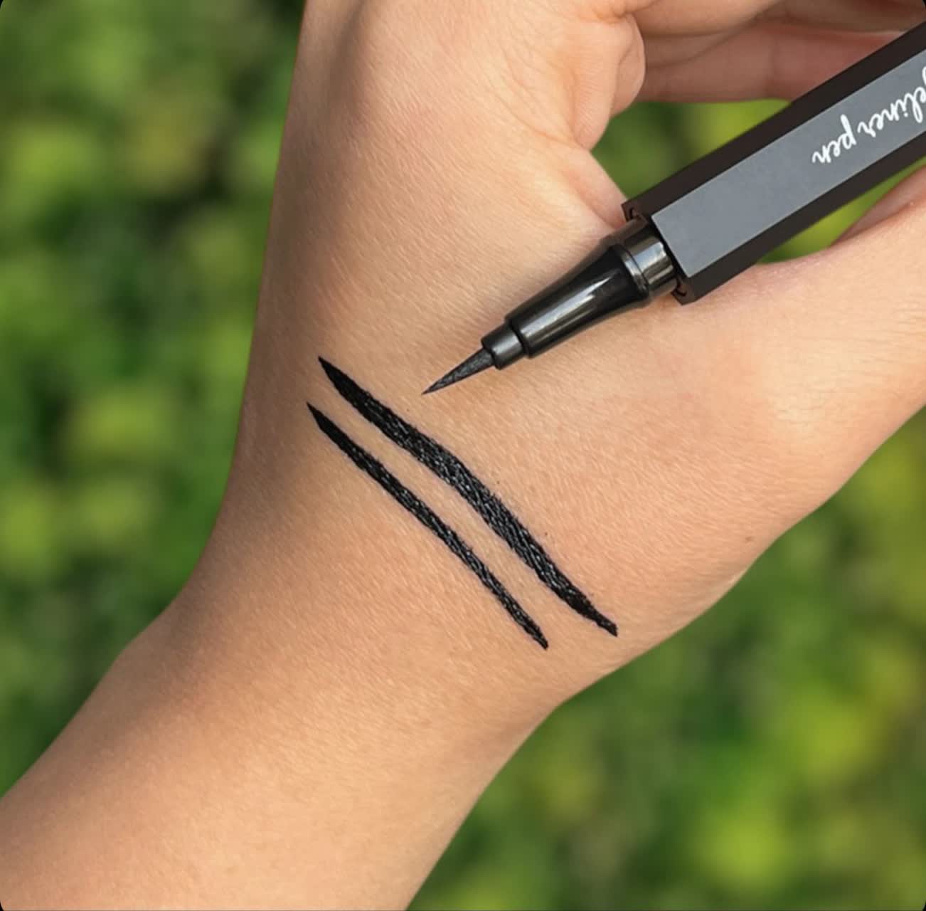 عکس محصول خط چشم ماژیکی 6 ضلعی مشکی اورجینال هدی بیوتی Huda Beauty