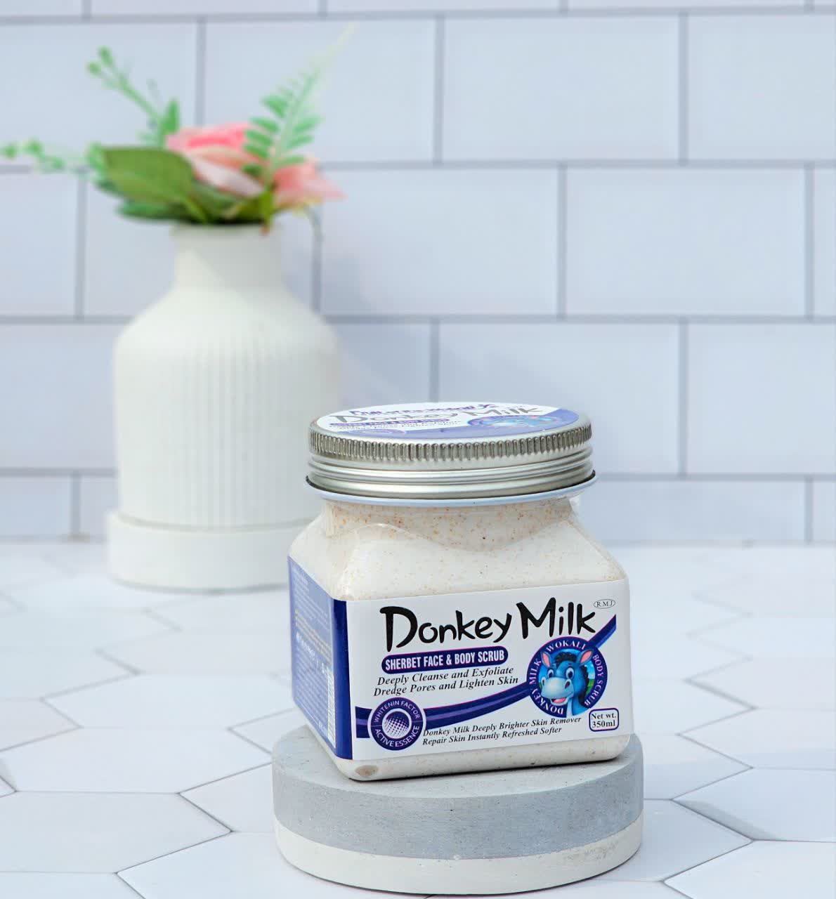 اسکراب بدن سفید کننده شیر الاغ حاوی ویتامین DONKEY MILK وارداتی